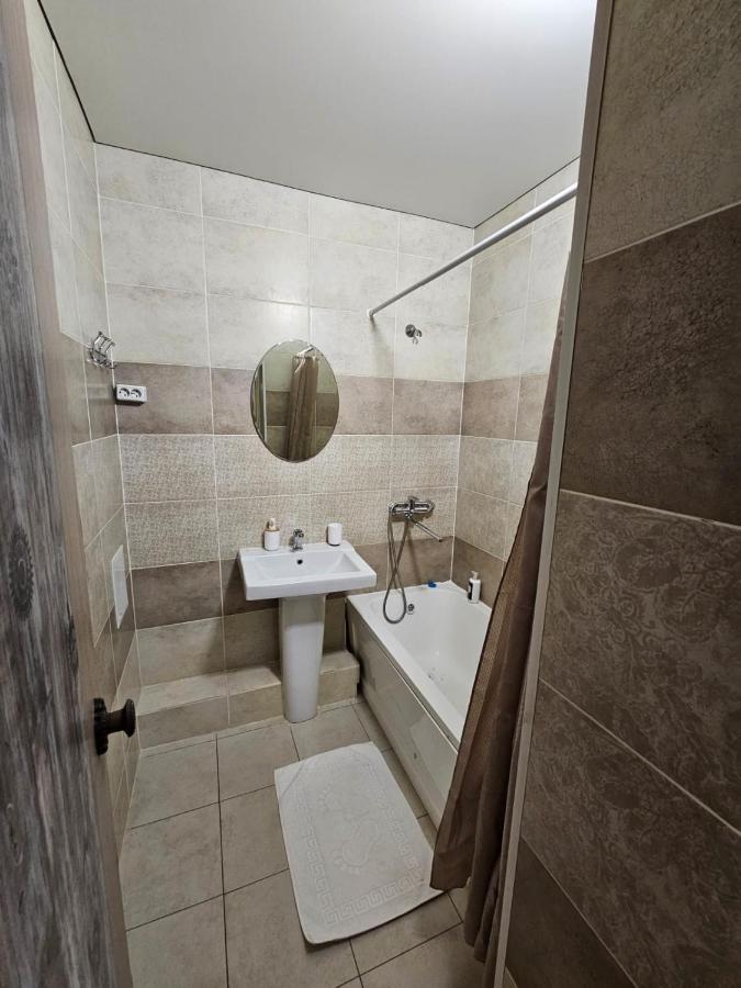 Apartment On Constantin Negruzzi Chisinau Bagian luar foto